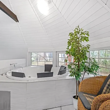 Rajka - 800m From The Sea By Interhome Ferienhaus Bøtø By